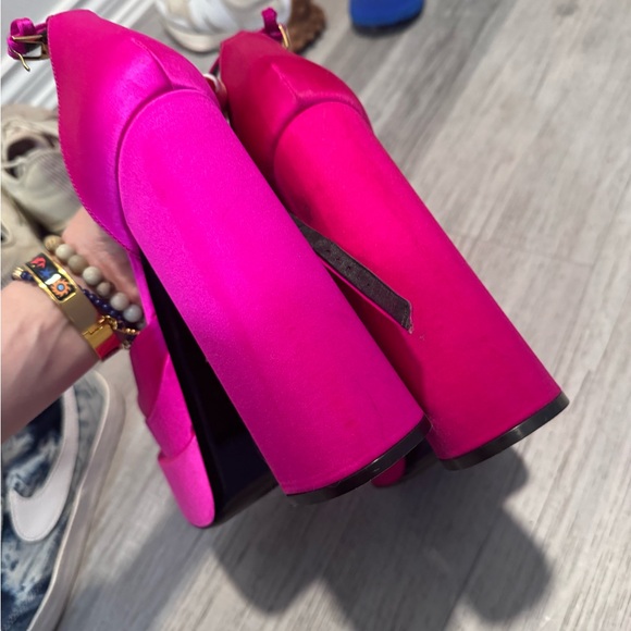 ❌SOLD❌Versace Heels - Picture 3 of 8